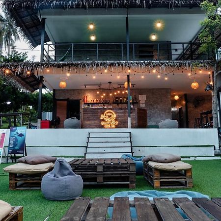 Bird'S Nest Hostel Тау Экстерьер фото
